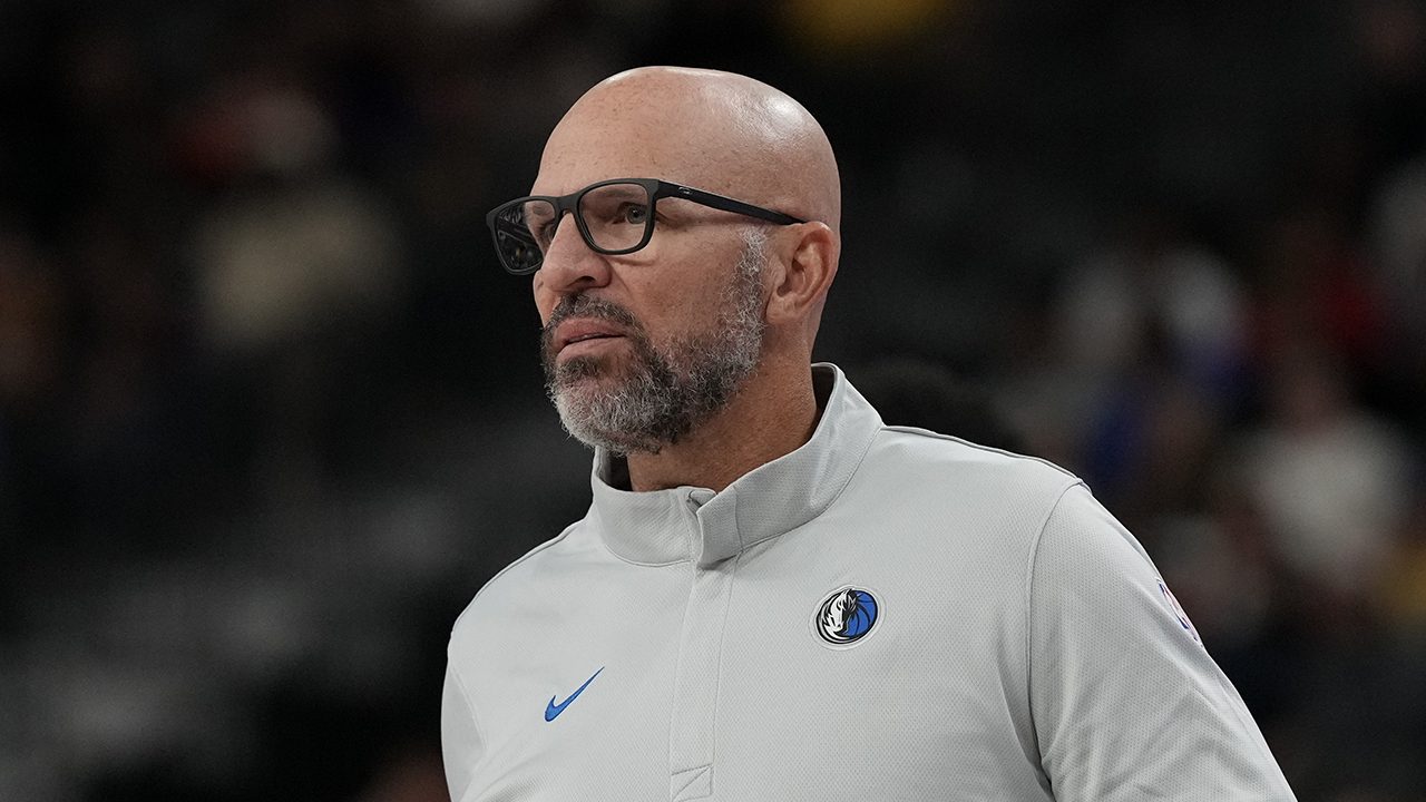 Jason Kidd coaching the Dallas Mavericks